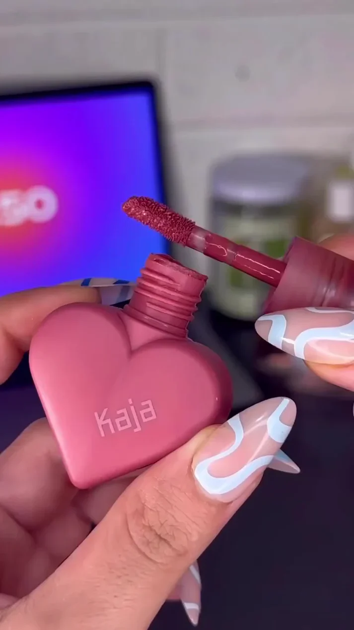 Swipe Lightweight Cushiony Lip Mousse – Heart-Shaped Soft Matte